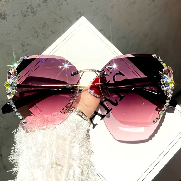 Accessories - NWT Vintage Rimless Rhinestone Sunglasses Fashion Gradient Lens Sunglasses